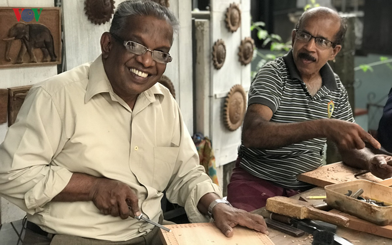 nu cuoi va vi ca ri me hoac du khach quoc te toi sri lanka hinh 11