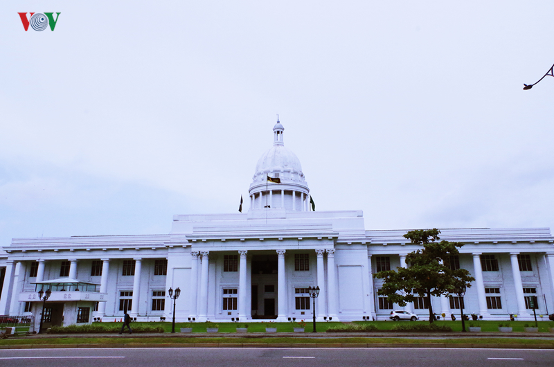 colombo tro lai voi ve binh yen von co sau vu khung bo kinh hoang hinh 1