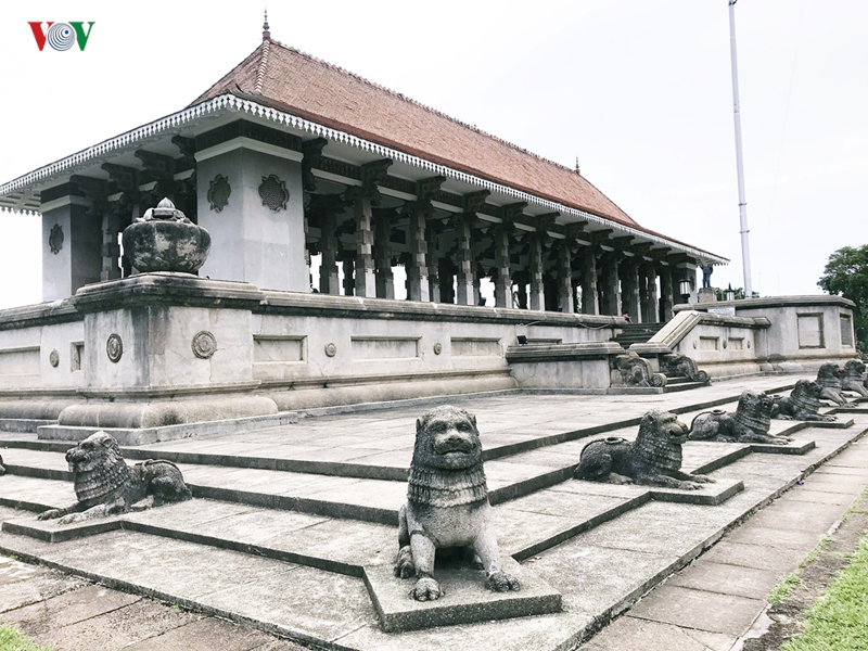 colombo tro lai voi ve binh yen von co sau vu khung bo kinh hoang hinh 4