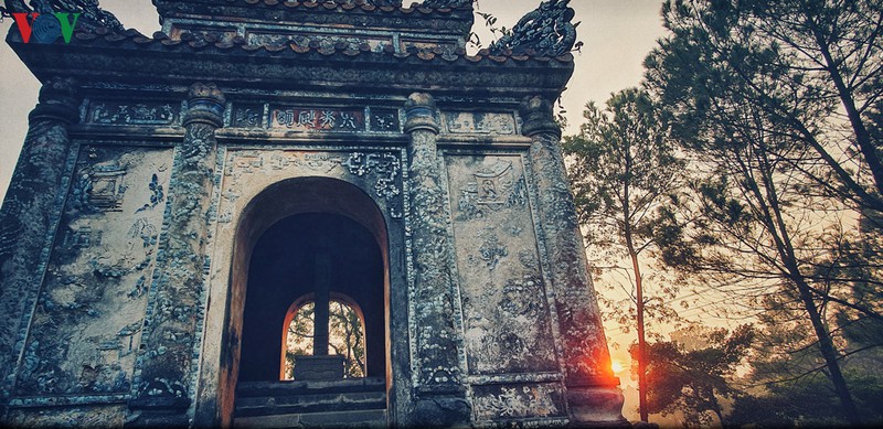 mot som tai lang kien thai vuong hinh 3