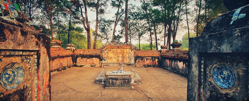 mot som tai lang kien thai vuong hinh 2