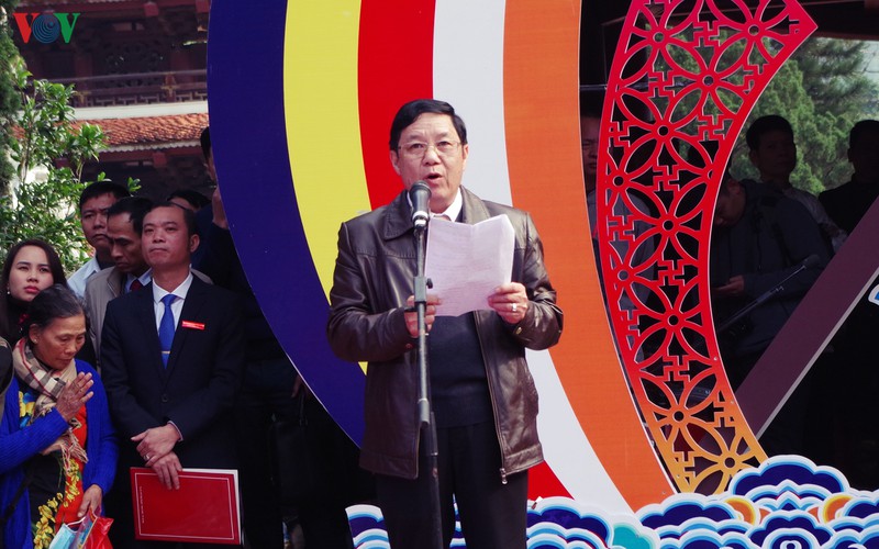 den hen lai len: mung 6 ru nhau di khai hoi chua huong hinh 13