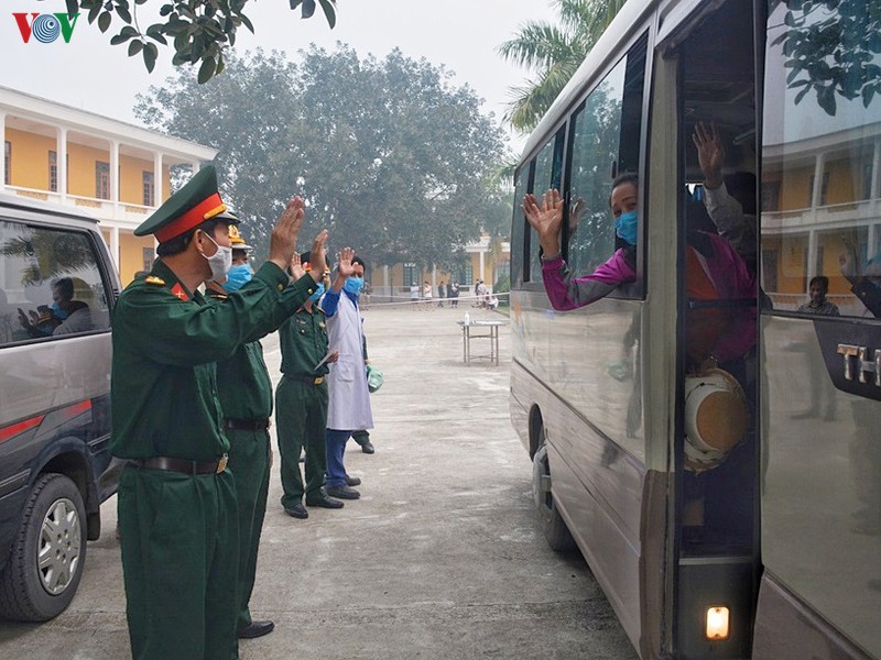 điện biên tiễn 39 người hoàn thành cách ly tập trung trở về địa phương hình 1 dien bien tien 39 nguoi hoan thanh cach ly tap trung tro ve dia phuong hinh 1