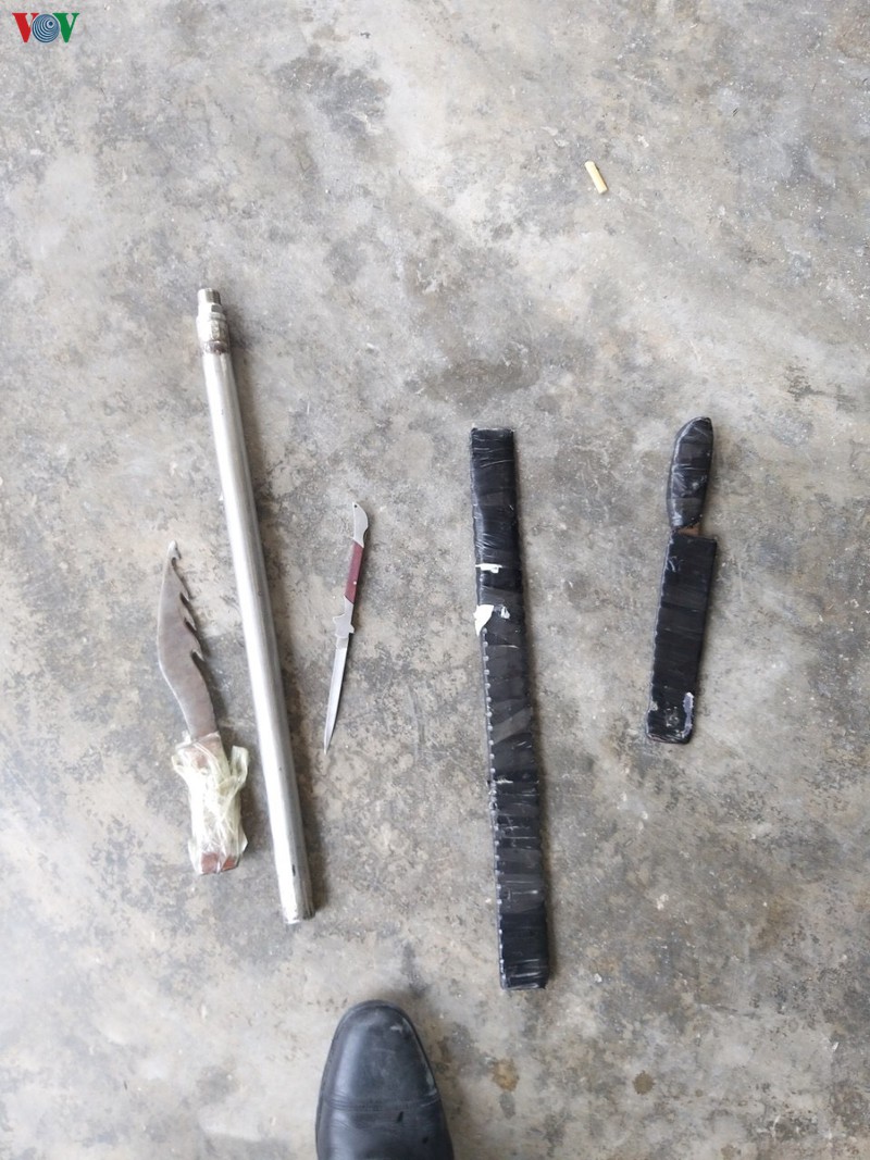 doi tuong "ngao da" cam kiem doa chem bo me, tan cong 3 can bo cong an  hinh 2
