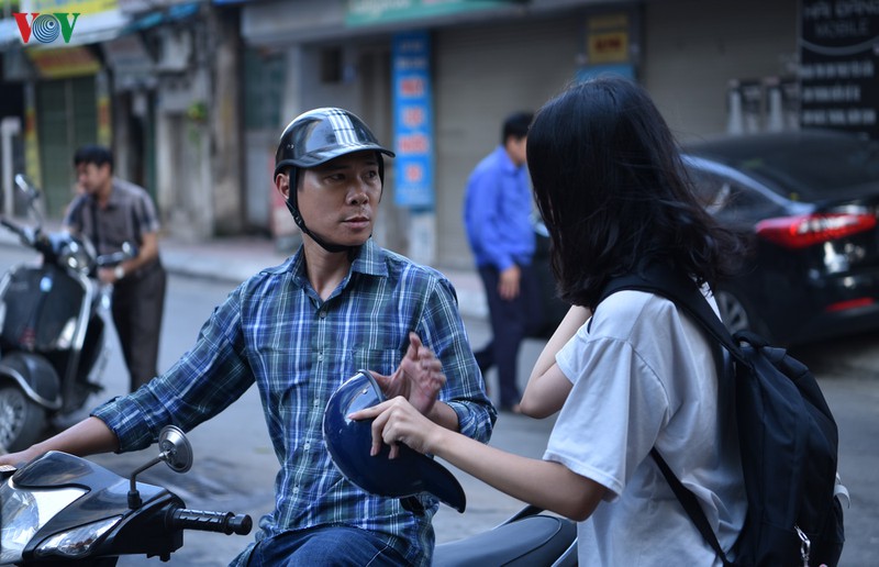 nhung cai om gui gam ngan loi dong vien con thi tot vao lop 10 hinh 4
