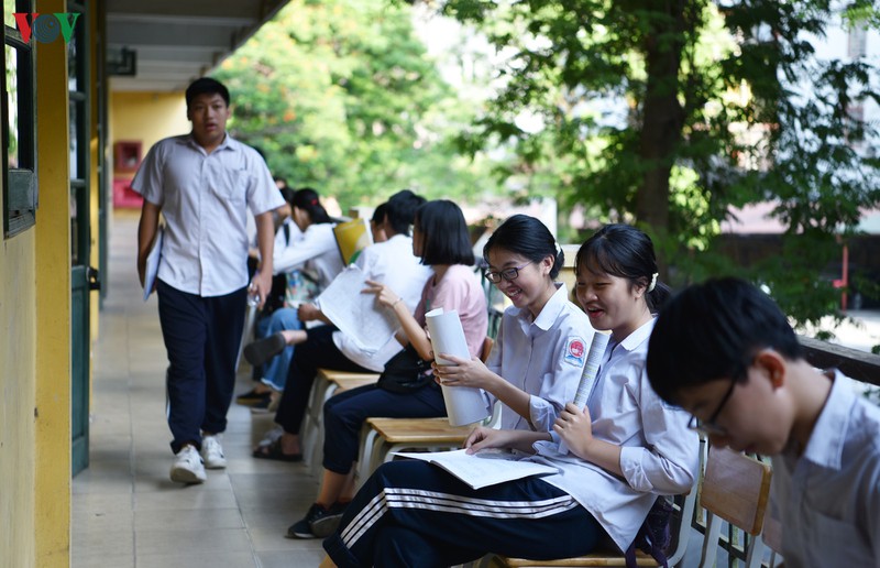 nhung cai om gui gam ngan loi dong vien con thi tot vao lop 10 hinh 16