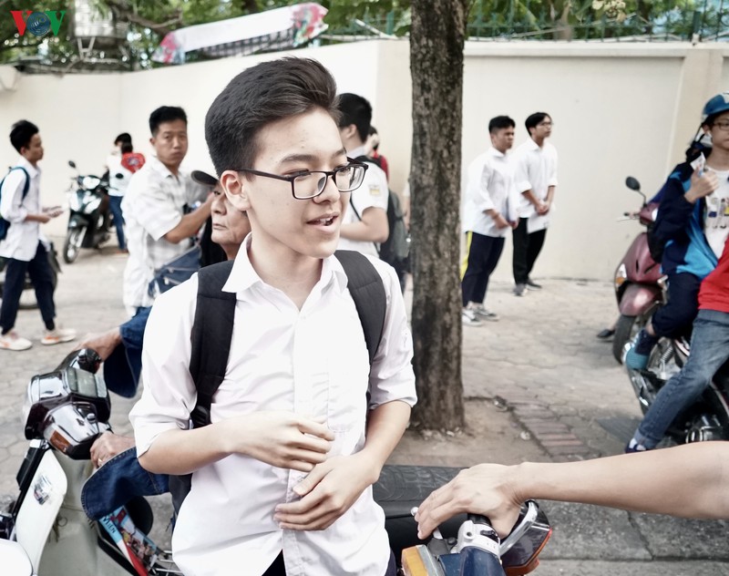 thi sinh tu tin dat 9 diem thi tieng anh vao lop 10 thpt tai ha noi hinh 1