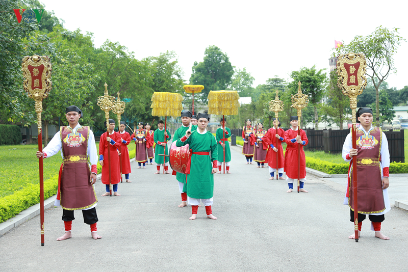 tai hien le ban quat trong cung dinh thoi le trung hung o hoang thanh hinh 1