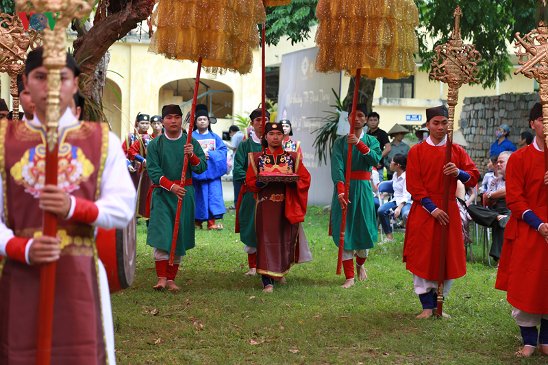 tai hien le ban quat trong cung dinh thoi le trung hung o hoang thanh hinh 3