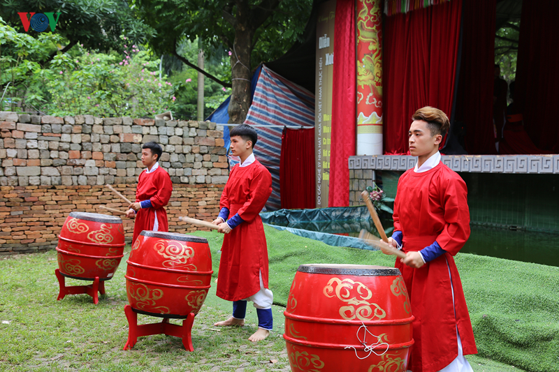 tai hien le ban quat trong cung dinh thoi le trung hung o hoang thanh hinh 6