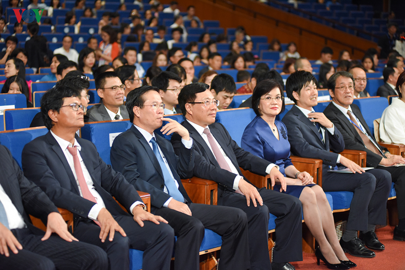noo phuoc thinh "bung no" cung dan sao trong dai nhac hoi asean - nhat ban hinh 2