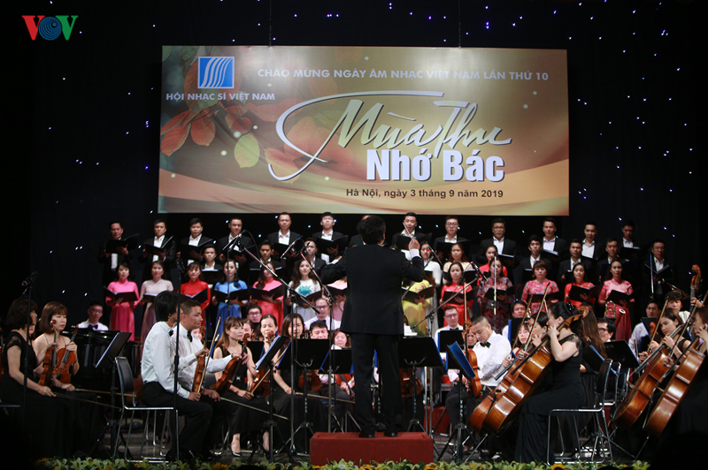 hoa nhac dac biet "mua thu nho bac" mung ngay am nhac viet nam hinh 1