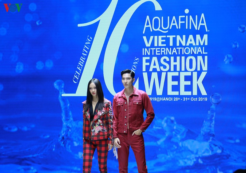 he lo 14 ntk se gop mat trong vietnam international fashion week 2019 hinh 11