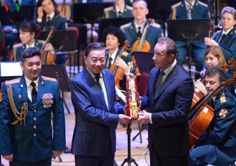 dan nhac luc luong ve binh quoc gia nga thang hoa cung nghe si viet hinh 17