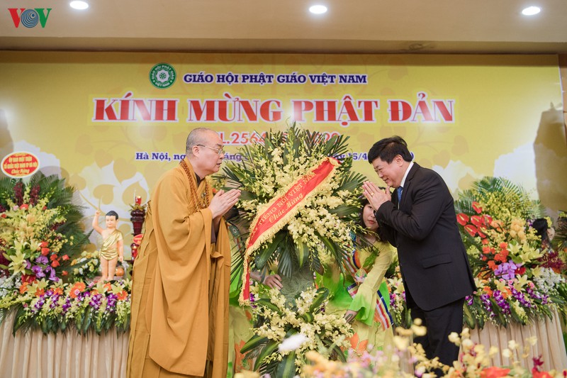 toan canh dai le phat dan 2020 tai chua quan su, ha noi  hinh 13