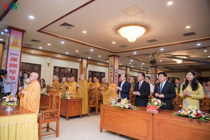 toan canh dai le phat dan 2020 tai chua quan su, ha noi  hinh 9