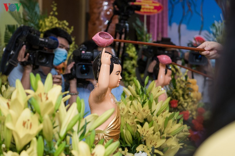 toan canh dai le phat dan 2020 tai chua quan su, ha noi  hinh 16