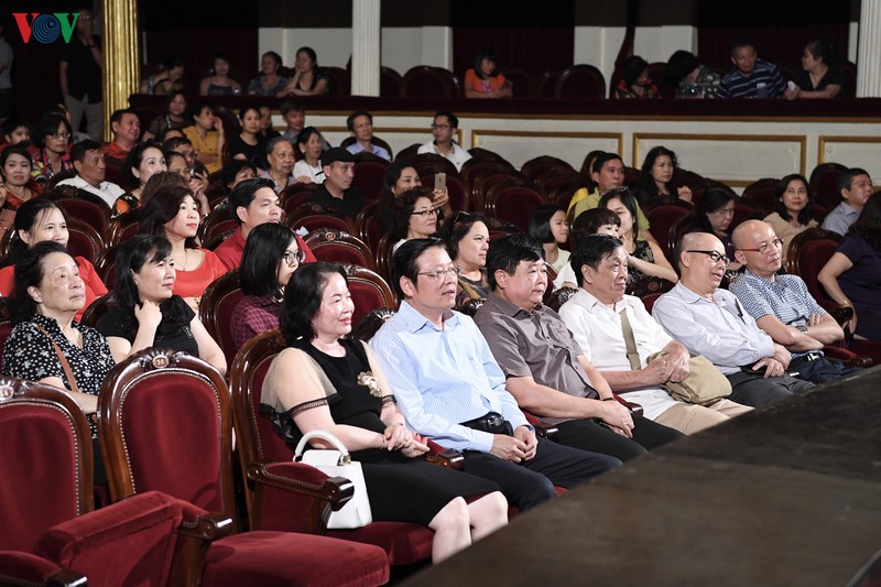 "chuyen tinh khau vai": hoi sinh san khau cai luong sau dai dich covid-19 hinh 2