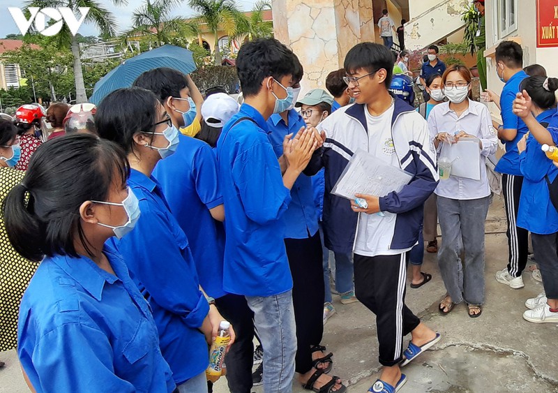 khu vuc tay bac: de thi toan bam sat chu truong giam tai cua bo hinh 4