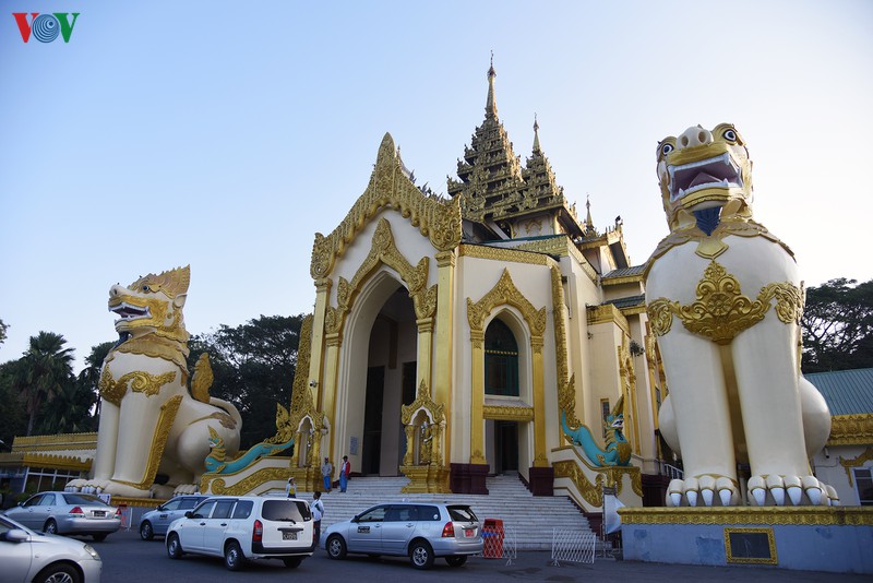 chua vang - ngoi chua phat giao linh thieng bac nhat myanmar hinh 2