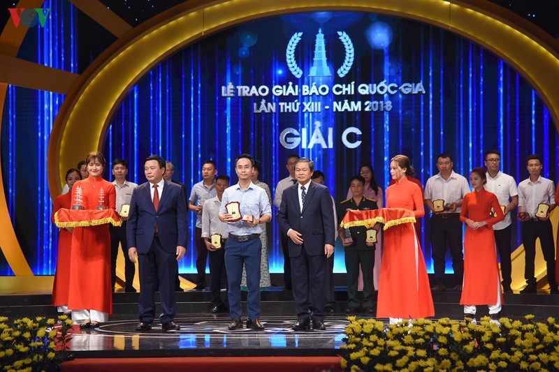 toan canh le trao giai bao chi quoc gia lan thu 13 - nam 2018 hinh 11