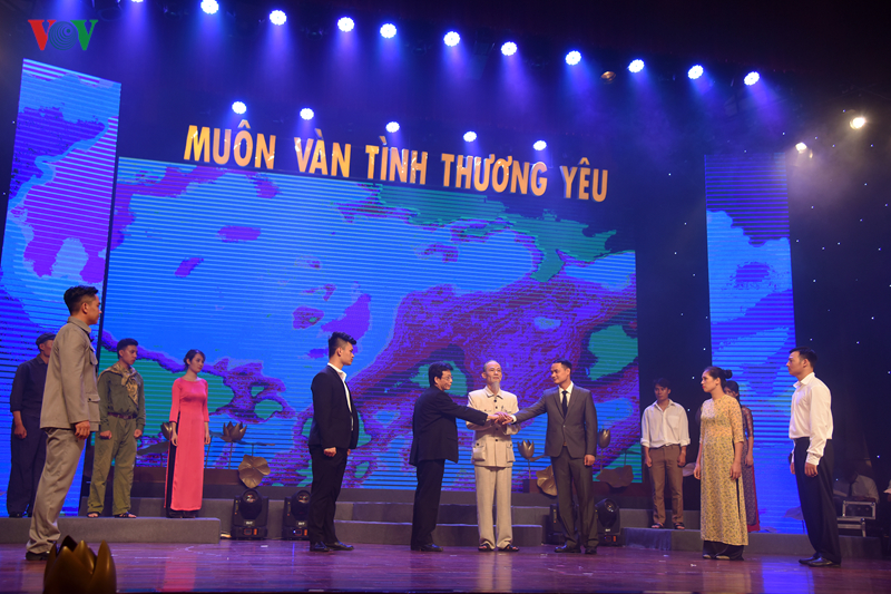 hinh anh tong duyet chuong trinh dac biet "muon van tinh thuong yeu" hinh 15
