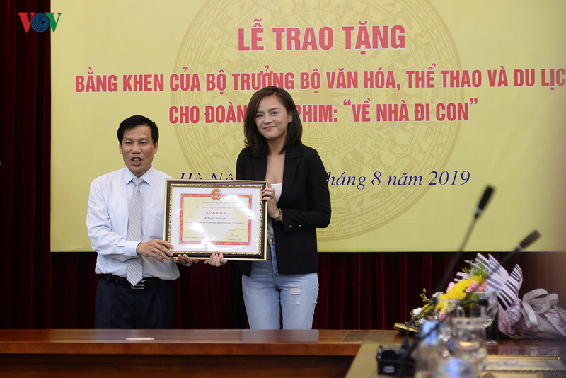 bo vhtt&dl tang bang khen cho doan lam phim "ve nha di con" hinh 13