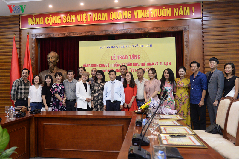 bo vhtt&dl tang bang khen cho doan lam phim "ve nha di con" hinh 18
