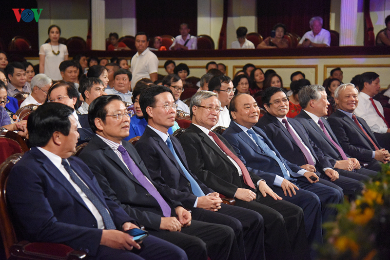 trao dang cam xuc trong chuong trinh "loi bac dan truoc luc di xa" hinh 2