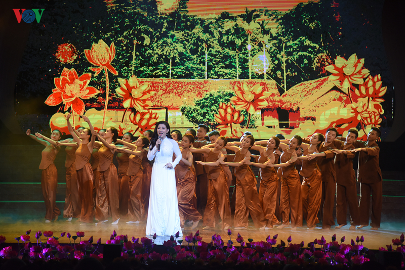 trao dang cam xuc trong chuong trinh "loi bac dan truoc luc di xa" hinh 3