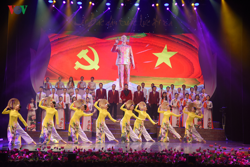 trao dang cam xuc trong chuong trinh "loi bac dan truoc luc di xa" hinh 20