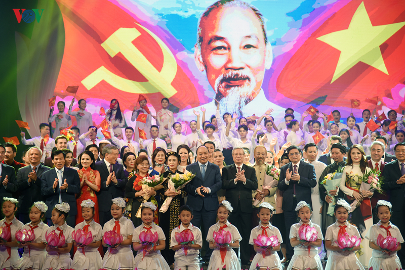 trao dang cam xuc trong chuong trinh "loi bac dan truoc luc di xa" hinh 21