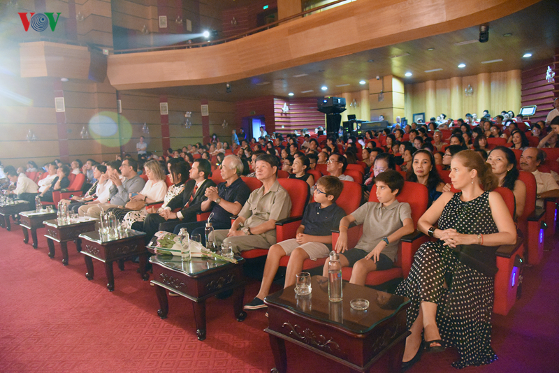 cong dien vo kich hat "ngan nam may trang" tai nha hat vov hinh 2