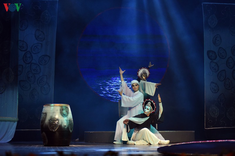 chum anh: "nhat thuc" mo man lien hoan quoc te san khau thu nghiem iv hinh 10