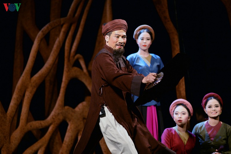 nha hat lon ha noi chat kin khan gia xem "ngan nam may trang" hinh 3
