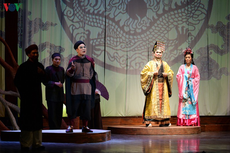 nha hat lon ha noi chat kin khan gia xem "ngan nam may trang" hinh 6
