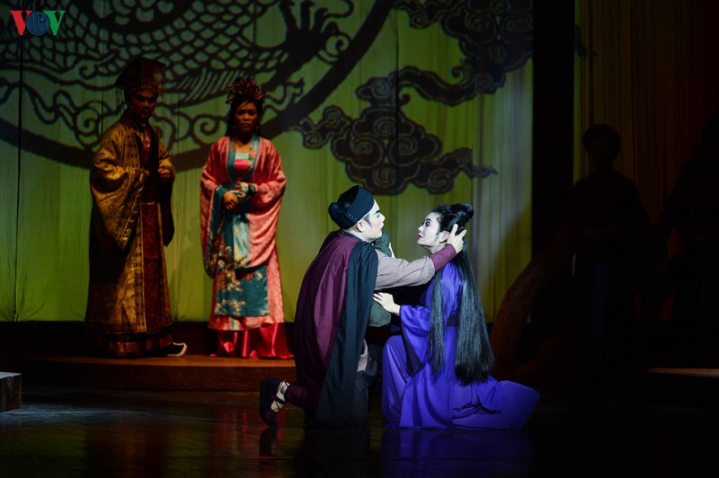 nha hat lon ha noi chat kin khan gia xem "ngan nam may trang" hinh 8