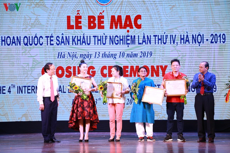 4 tac pham doat huy chuong vang lien hoan quoc te san khau thu nghiem hinh 9