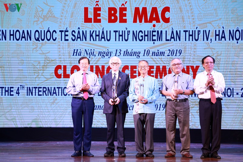 4 tac pham doat huy chuong vang lien hoan quoc te san khau thu nghiem hinh 7