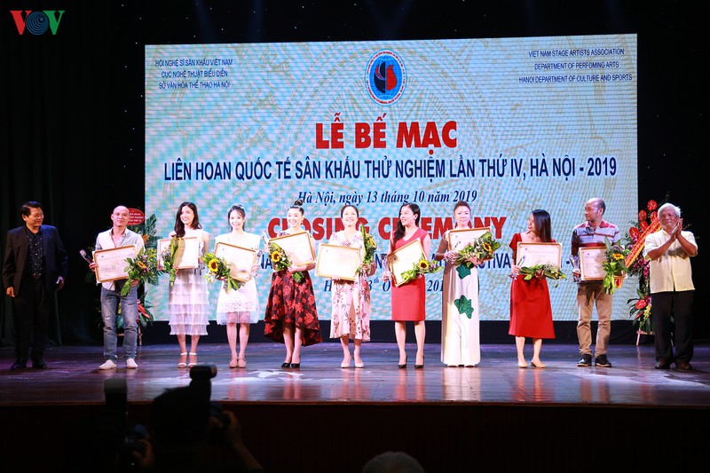 4 tac pham doat huy chuong vang lien hoan quoc te san khau thu nghiem hinh 14