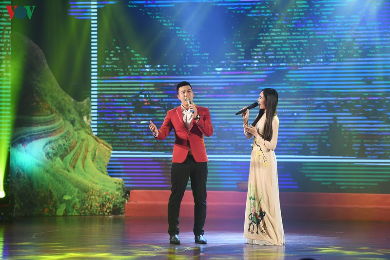 chuong trinh "mua xuan cua em": mang tet am cho tre em ngheo mien trung hinh 13