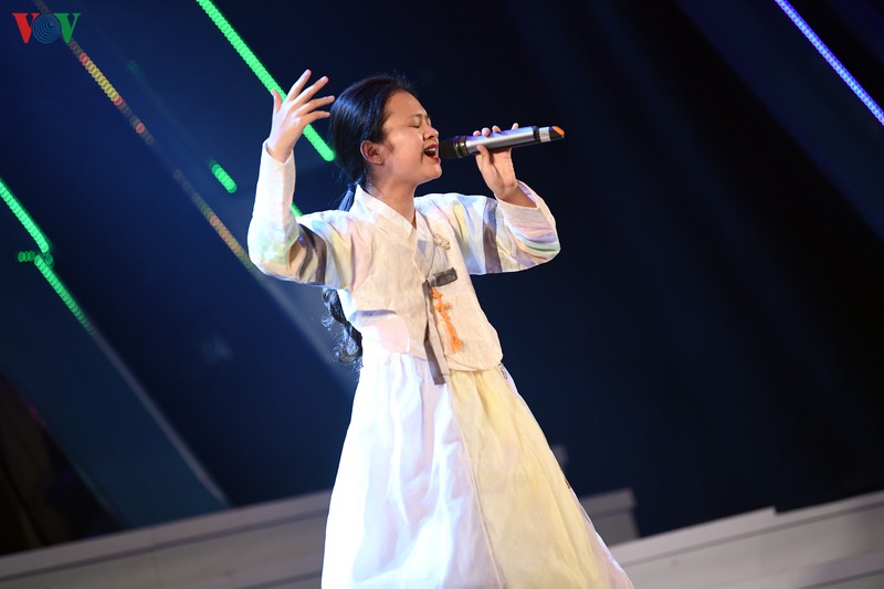 thi sinh san sang cho dem chung ket "giong hat hay tieng han - vov 2019" hinh 15
