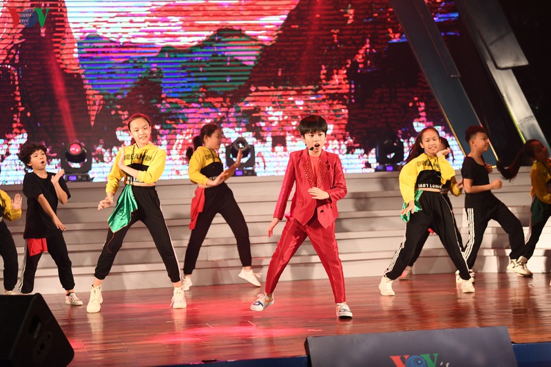 thi sinh san sang cho dem chung ket "giong hat hay tieng han - vov 2019" hinh 19