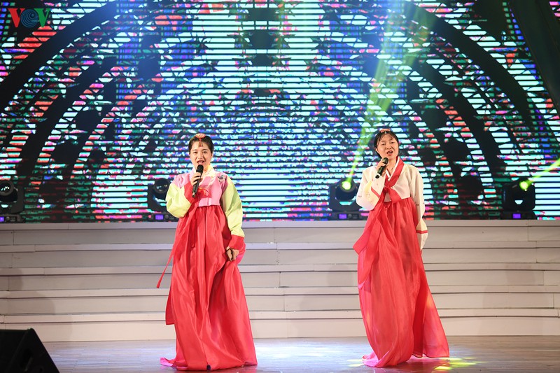 thi sinh san sang cho dem chung ket "giong hat hay tieng han - vov 2019" hinh 10