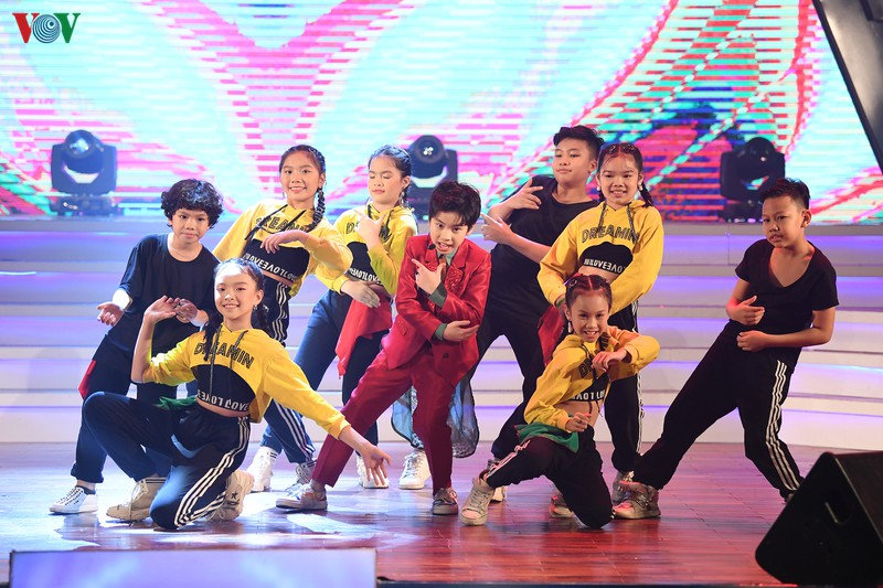 toan canh dem chung ket cuoc thi "giong hat hay tieng han - vov 2019" hinh 16