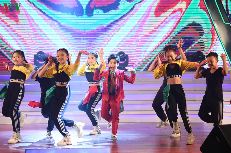 toan canh dem chung ket cuoc thi "giong hat hay tieng han - vov 2019" hinh 17