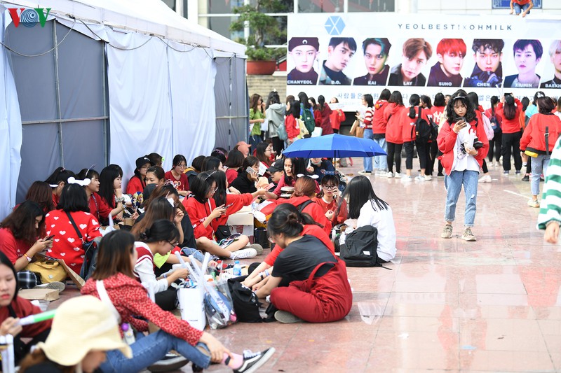 fan do bo san van dong my dinh cho dai nhac hoi k-pop super concert hinh 4
