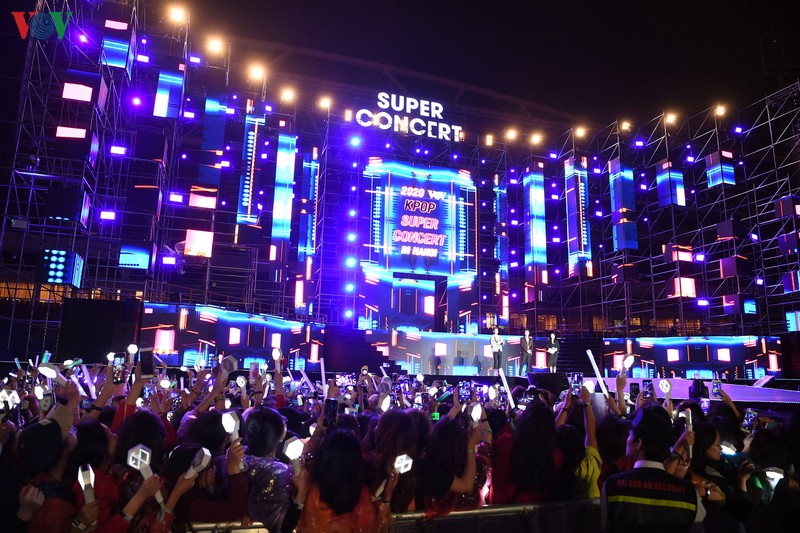 hang nghin nguoi ham mo doi mua xem dai nhac hoi k-pop super concert hinh 11
