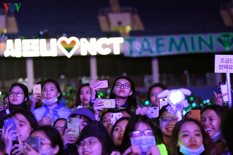 hang nghin nguoi ham mo doi mua xem dai nhac hoi k-pop super concert hinh 14