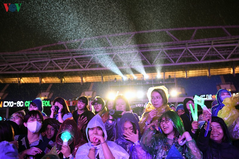 hang nghin nguoi ham mo doi mua xem dai nhac hoi k-pop super concert hinh 18